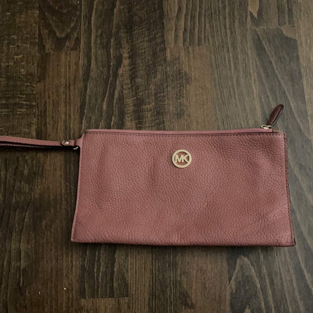 Large wrislet wallet, pebble leather Michael Kors